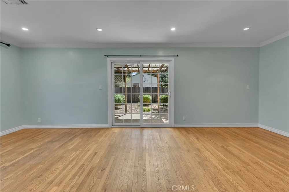 5452 Halbrent Avenue Sherman Oaks, CA 91411