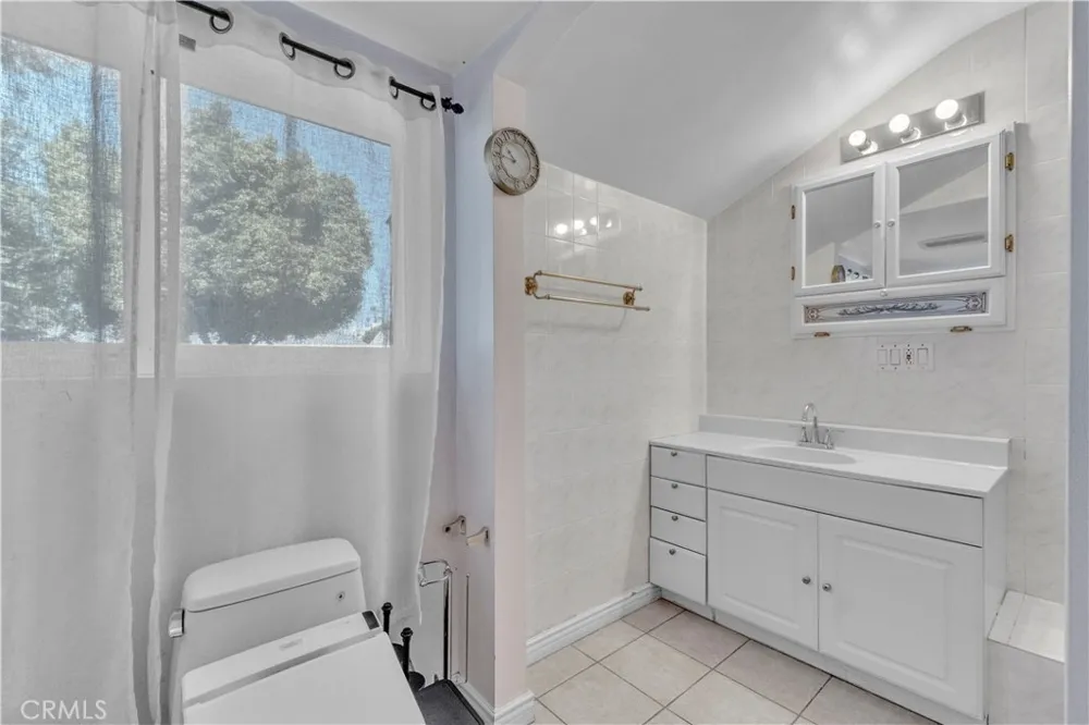 5452 Halbrent Avenue Sherman Oaks, CA 91411