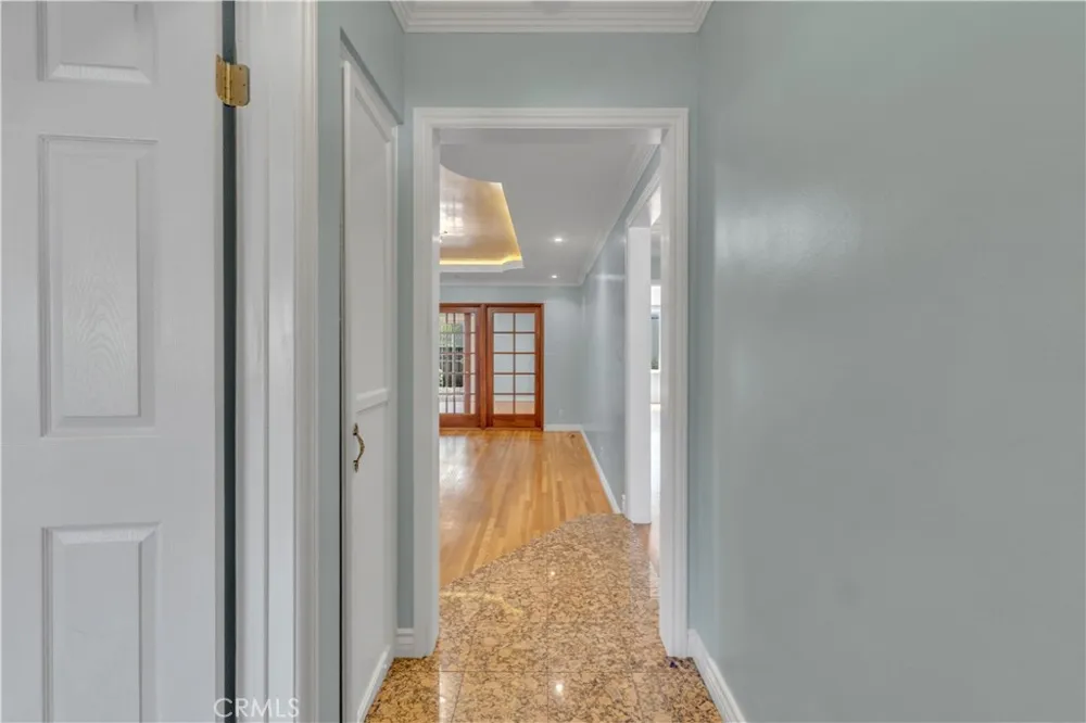 5452 Halbrent Avenue Sherman Oaks, CA 91411