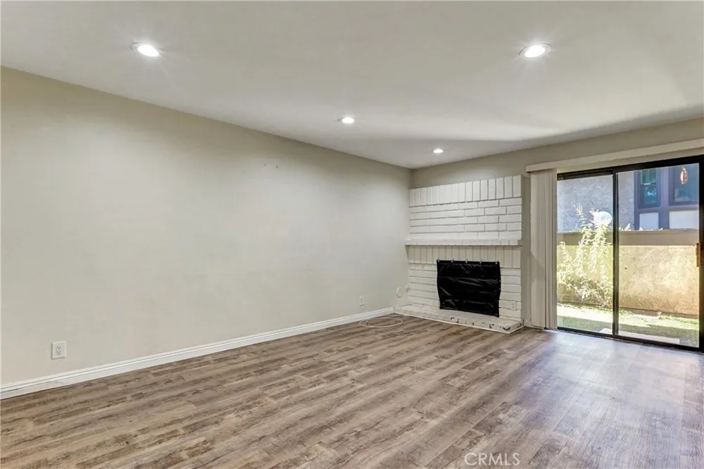 8241 Mason Avenue #C Winnetka, CA 91306