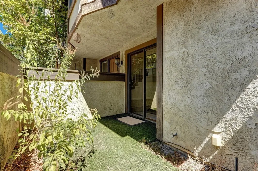 8241 Mason Avenue #C Winnetka, CA 91306