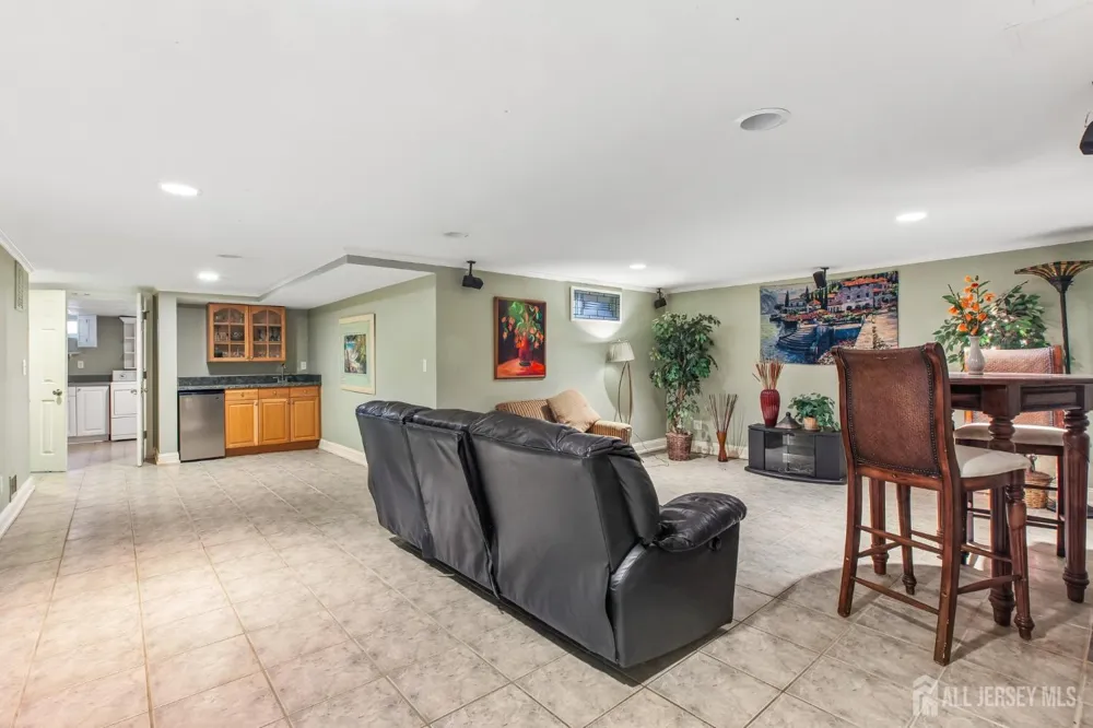 4 Taylor Drive New Brunswick, NJ 08901