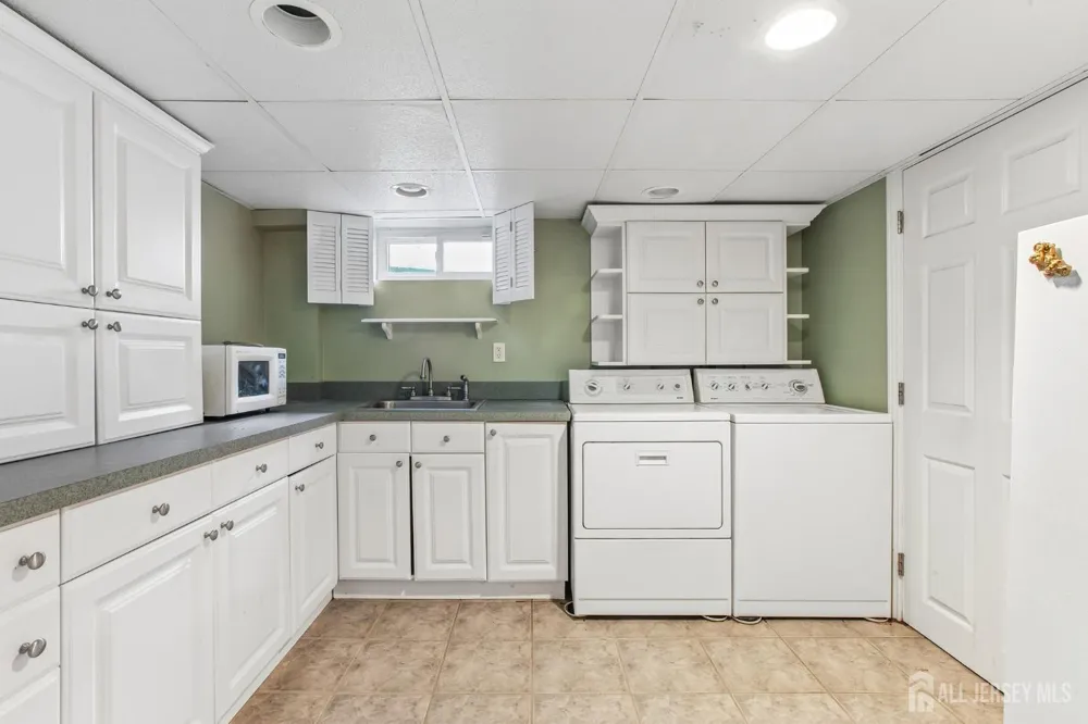 4 Taylor Drive New Brunswick, NJ 08901