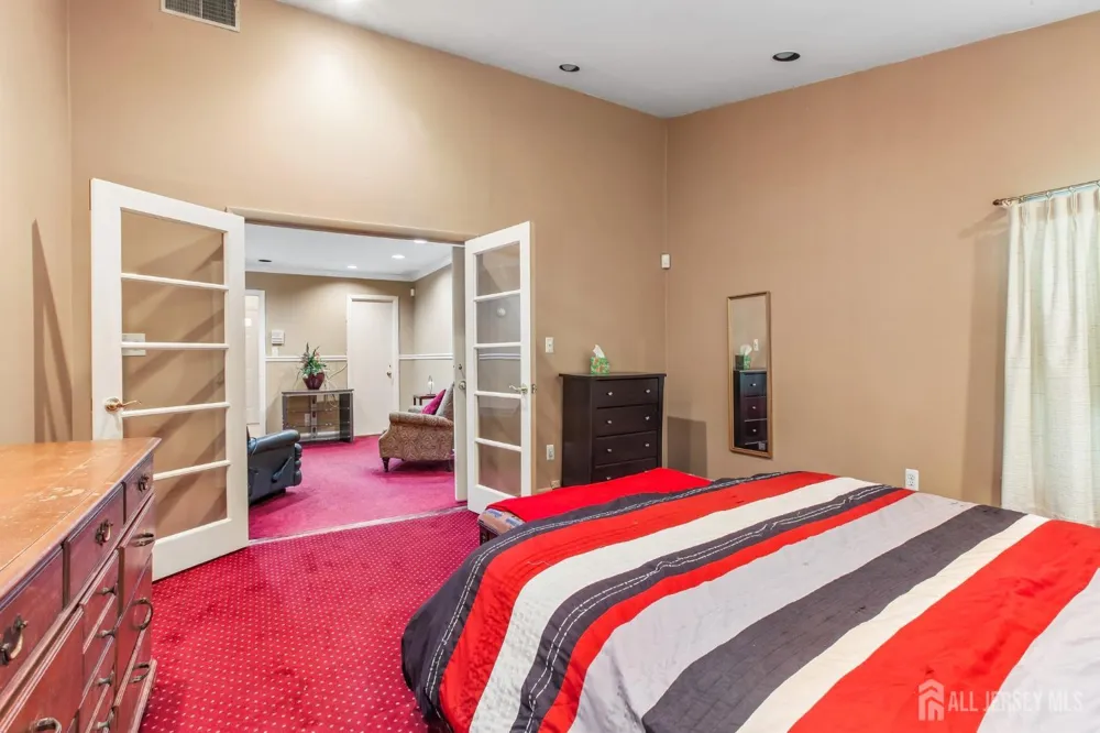 4 Taylor Drive New Brunswick, NJ 08901