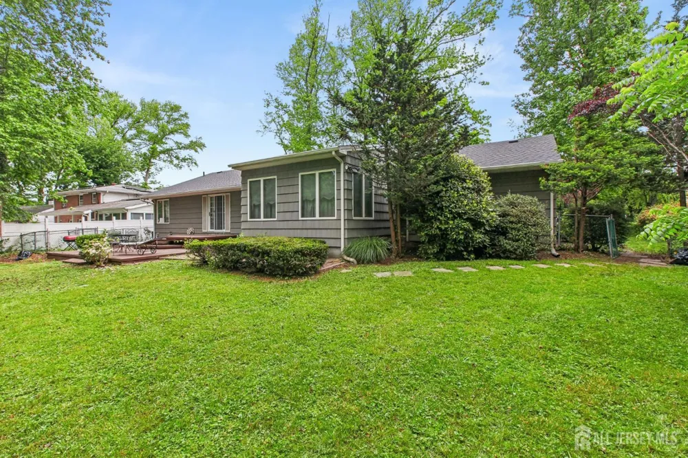 4 Taylor Drive New Brunswick, NJ 08901