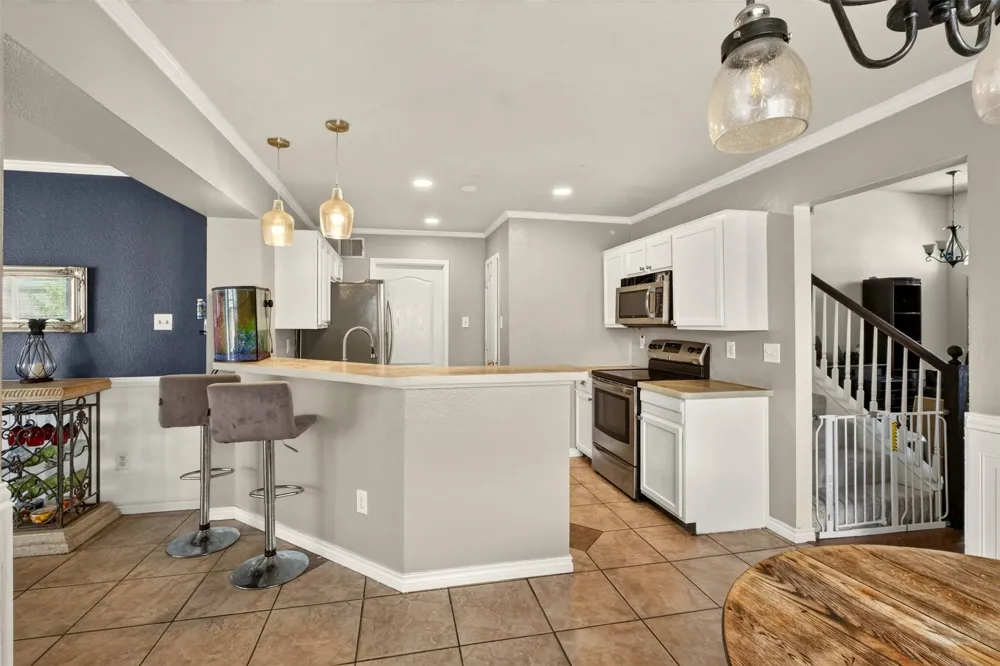 2272 Bresee Drive Carrollton, TX 75010