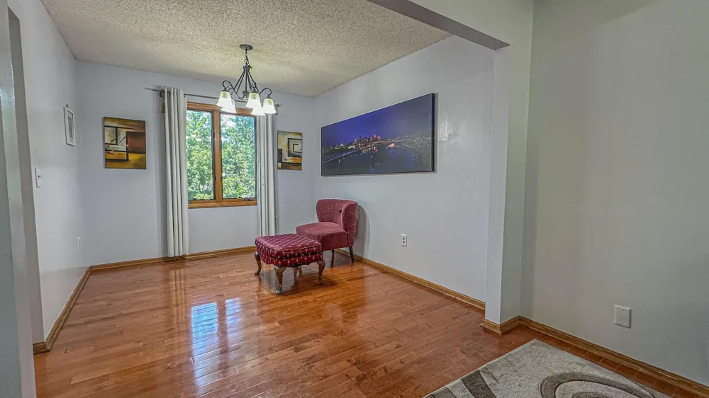 5440 Riverwood Lane Savage, MN 55378