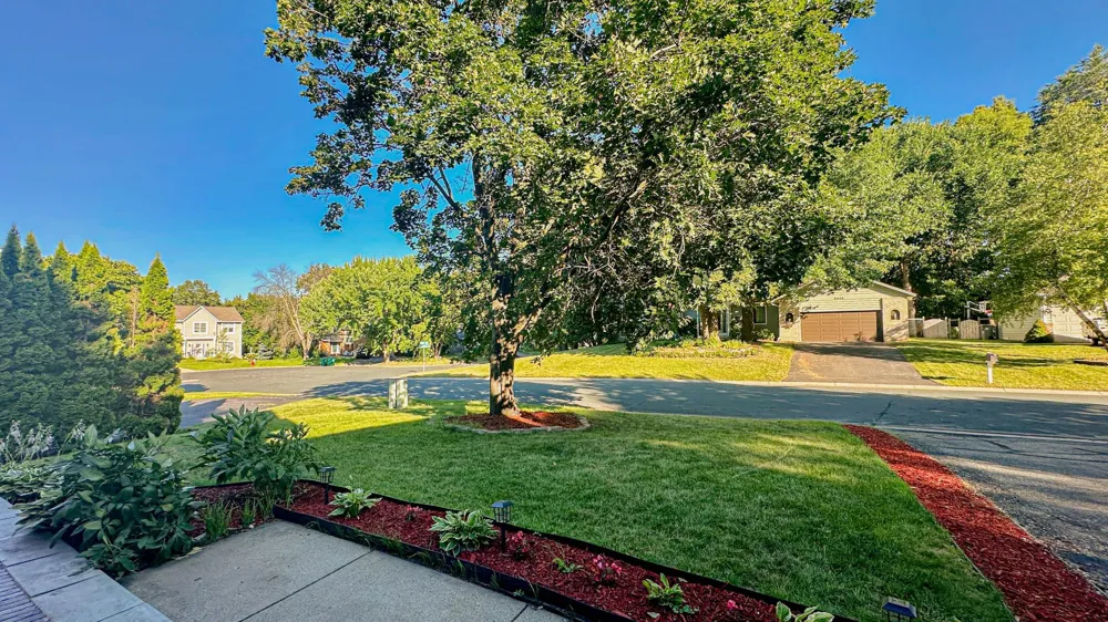5440 Riverwood Lane Savage, MN 55378