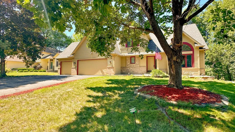 5440 Riverwood Lane Savage, MN 55378