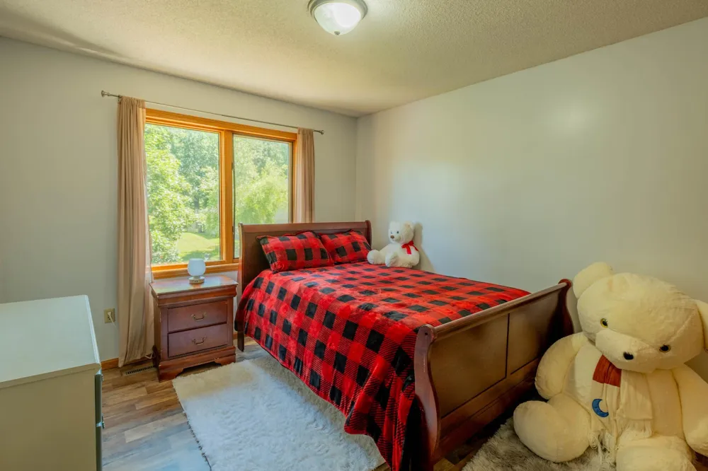 5440 Riverwood Lane Savage, MN 55378