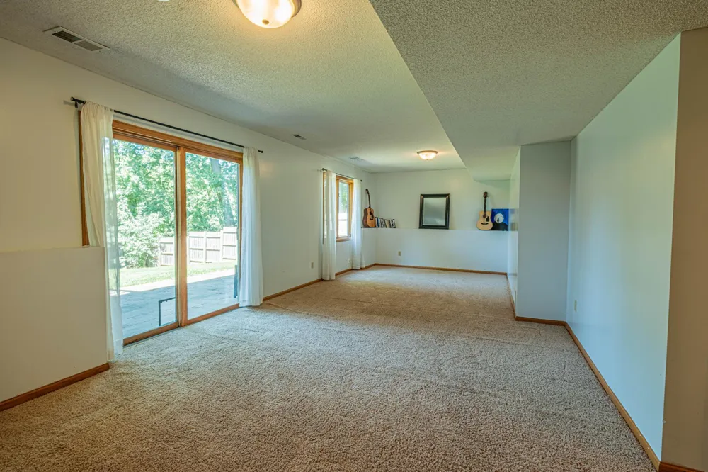 5440 Riverwood Lane Savage, MN 55378