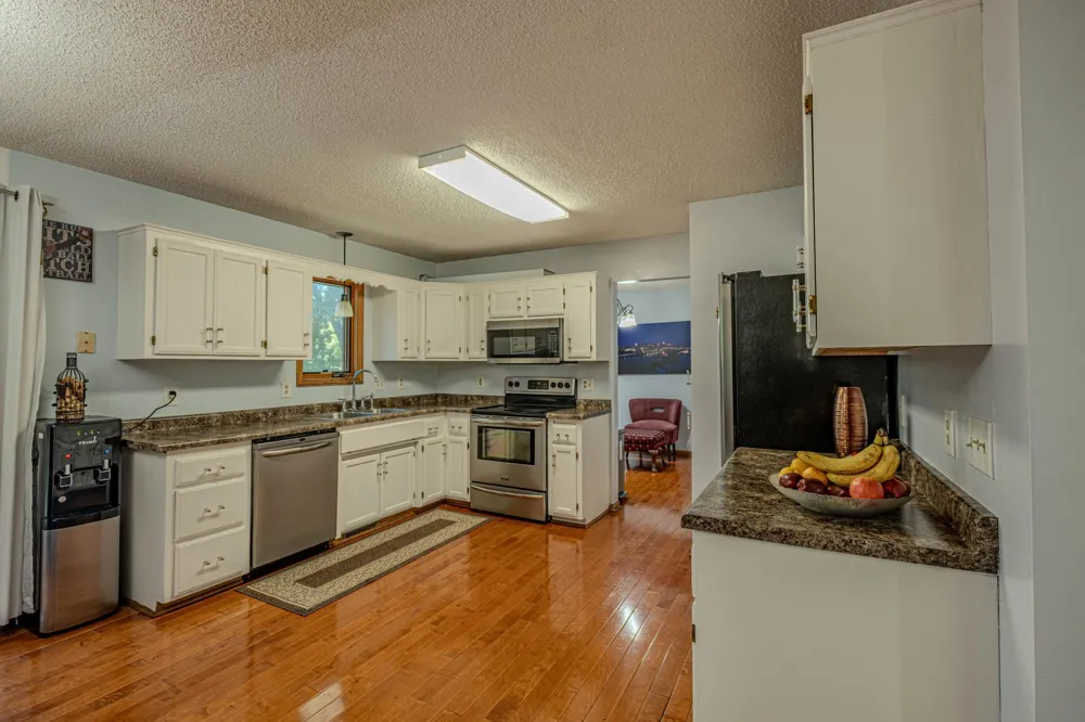 5440 Riverwood Lane Savage, MN 55378