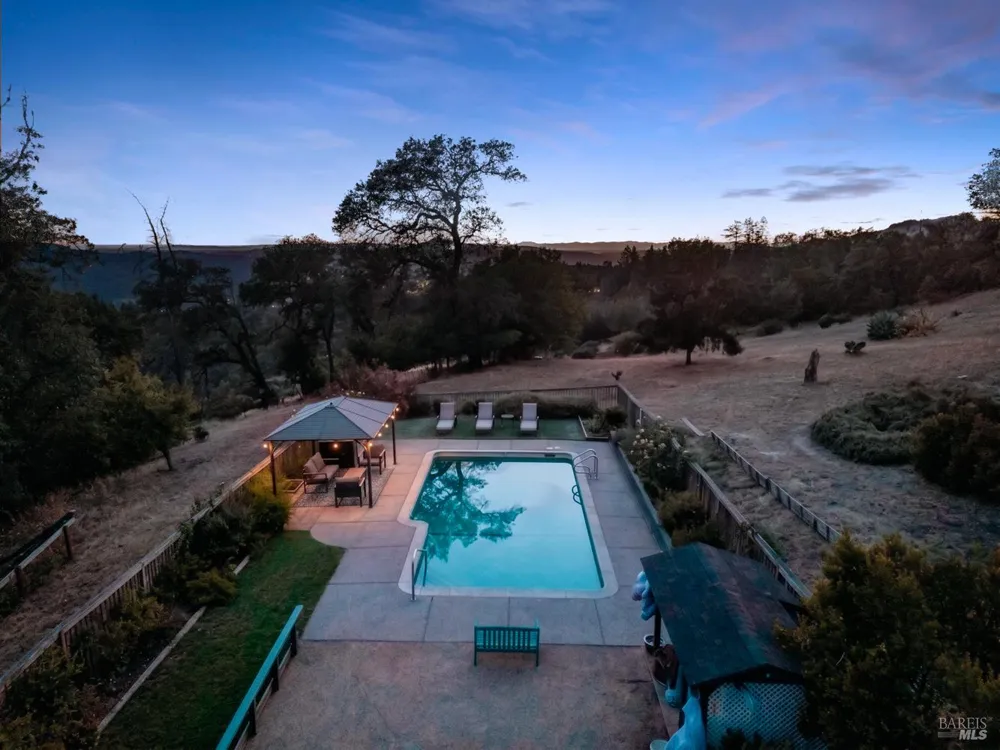 3250 Trinity Road Glen Ellen, CA 95442