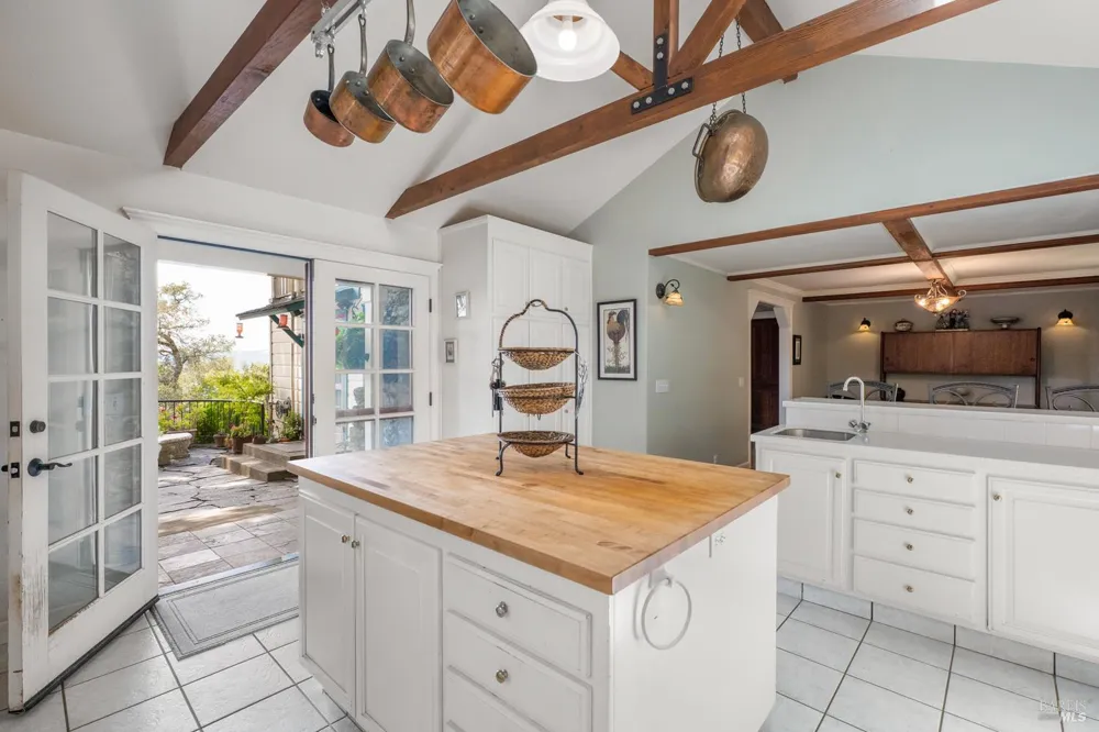 3250 Trinity Road Glen Ellen, CA 95442