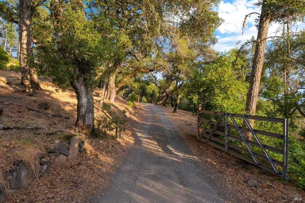3250 Trinity Road Glen Ellen, CA 95442
