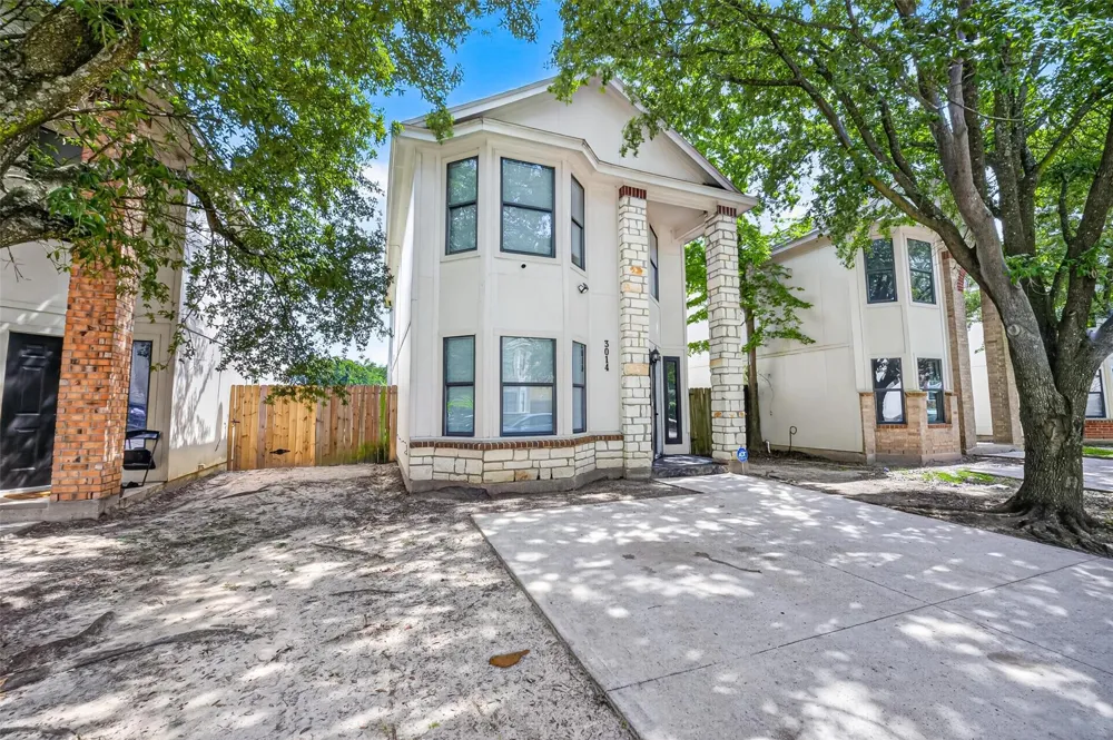 3014 La Estancia Lane Houston, TX 77093