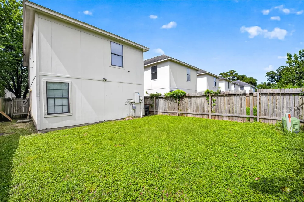 3014 La Estancia Lane Houston, TX 77093