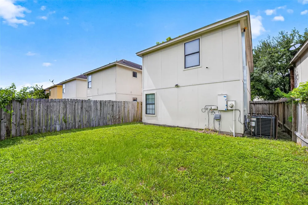 3014 La Estancia Lane Houston, TX 77093