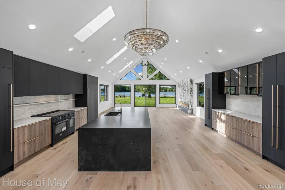 10890 Hillway Drive White Lake Charter Township, MI 48386