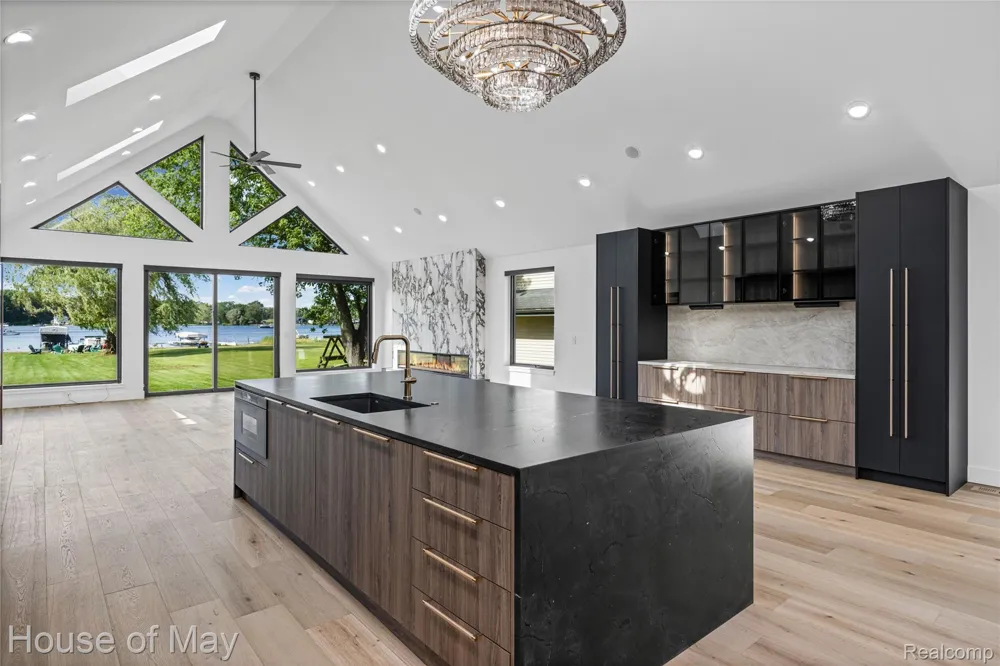 10890 Hillway Drive White Lake Charter Township, MI 48386