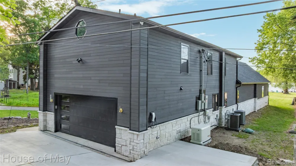 10890 Hillway Drive White Lake Charter Township, MI 48386
