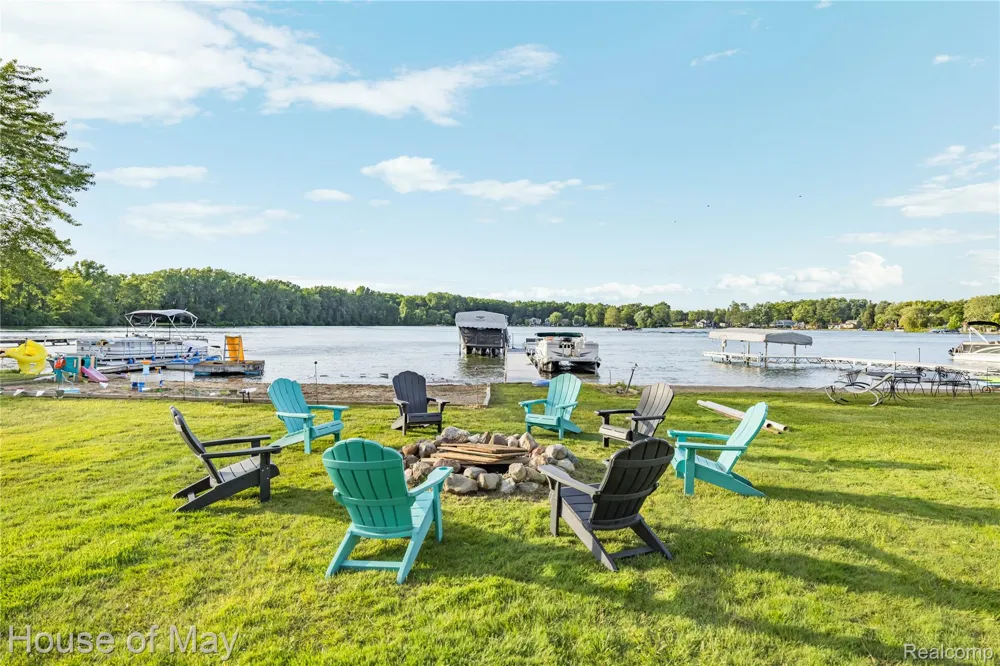 10890 Hillway Drive White Lake Charter Township, MI 48386