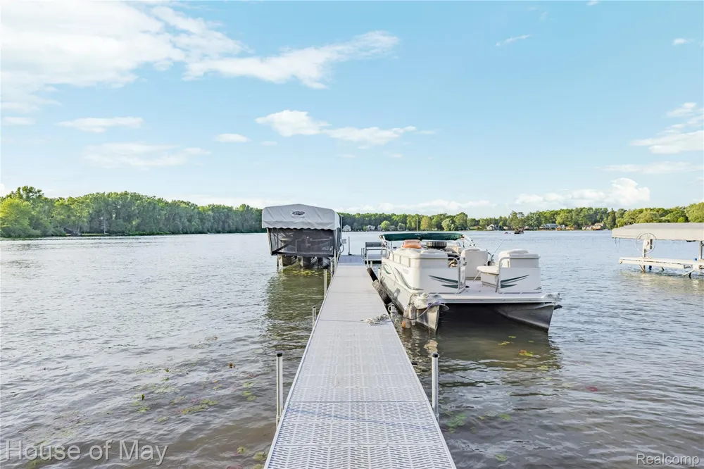10890 Hillway Drive White Lake Charter Township, MI 48386