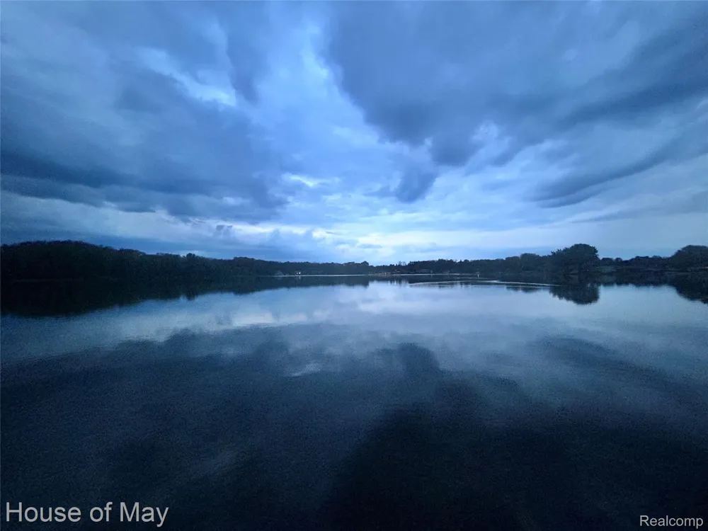10890 Hillway Drive White Lake Charter Township, MI 48386