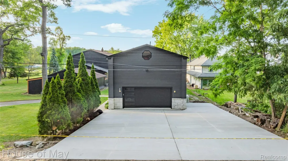 10890 Hillway Drive White Lake Charter Township, MI 48386