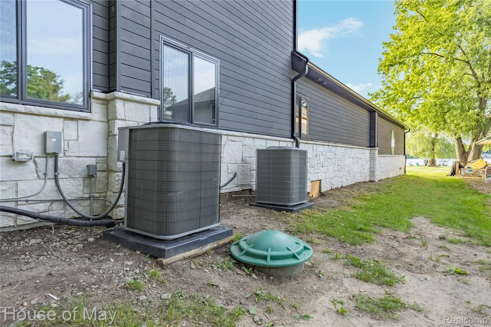 10890 Hillway Drive White Lake Charter Township, MI 48386