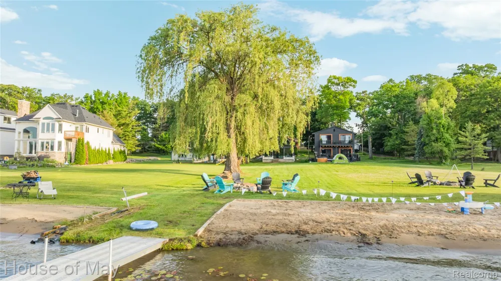 10890 Hillway Drive White Lake Charter Township, MI 48386