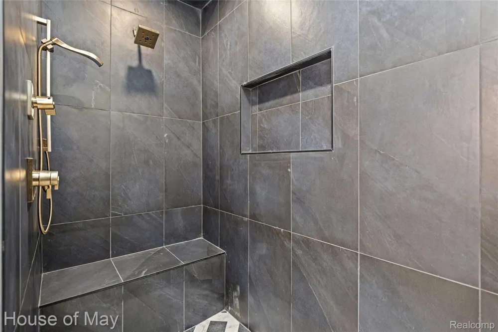 10890 Hillway Drive White Lake Charter Township, MI 48386