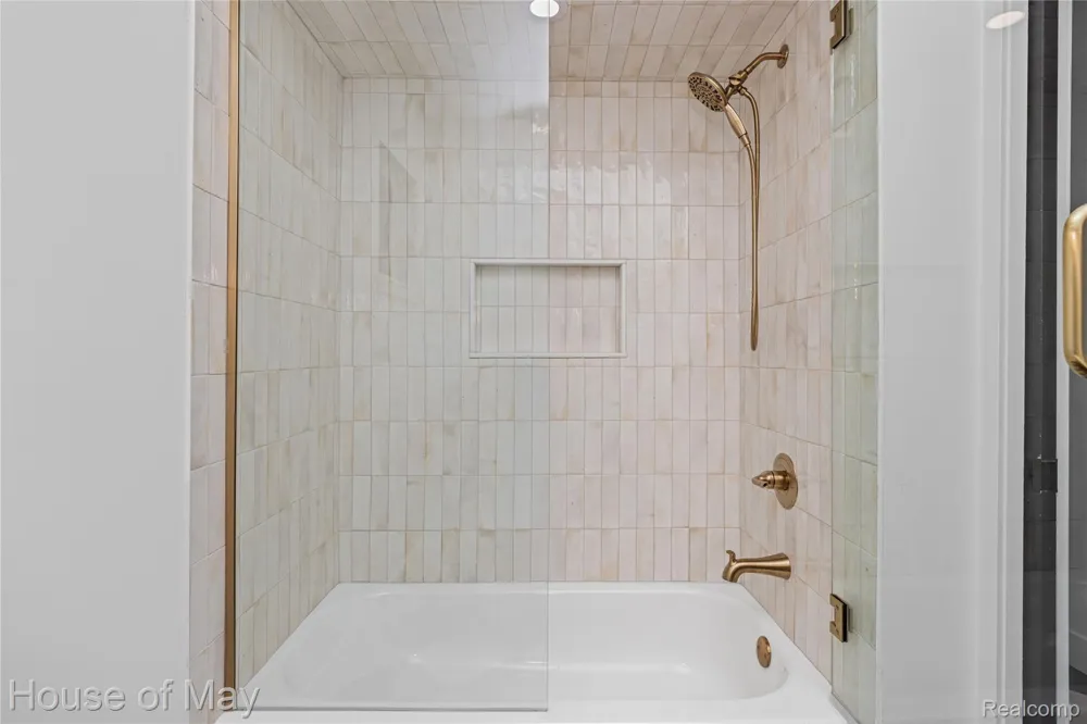 10890 Hillway Drive White Lake Charter Township, MI 48386