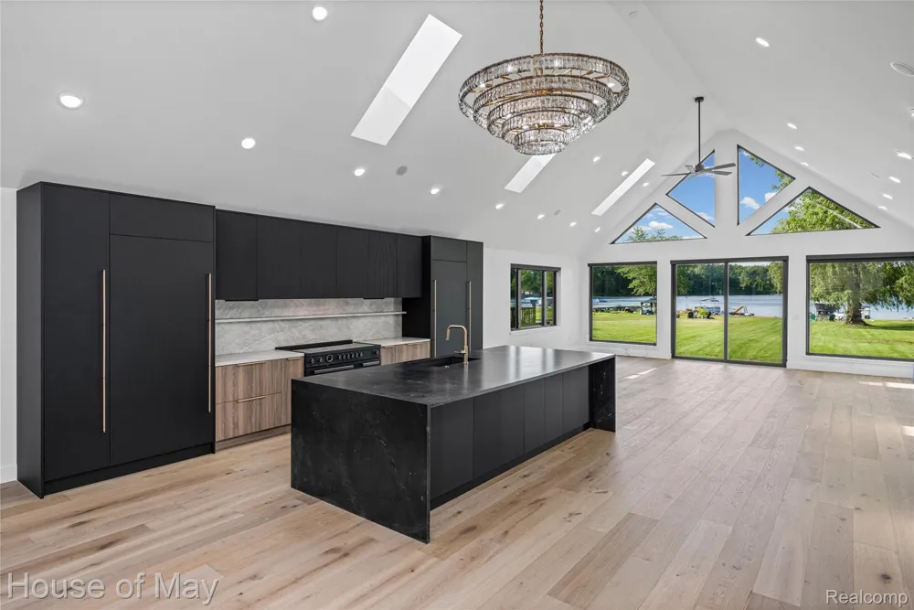 10890 Hillway Drive White Lake Charter Township, MI 48386