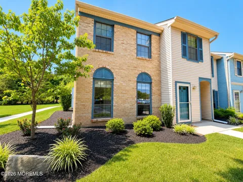 33 Wyndham Place #33