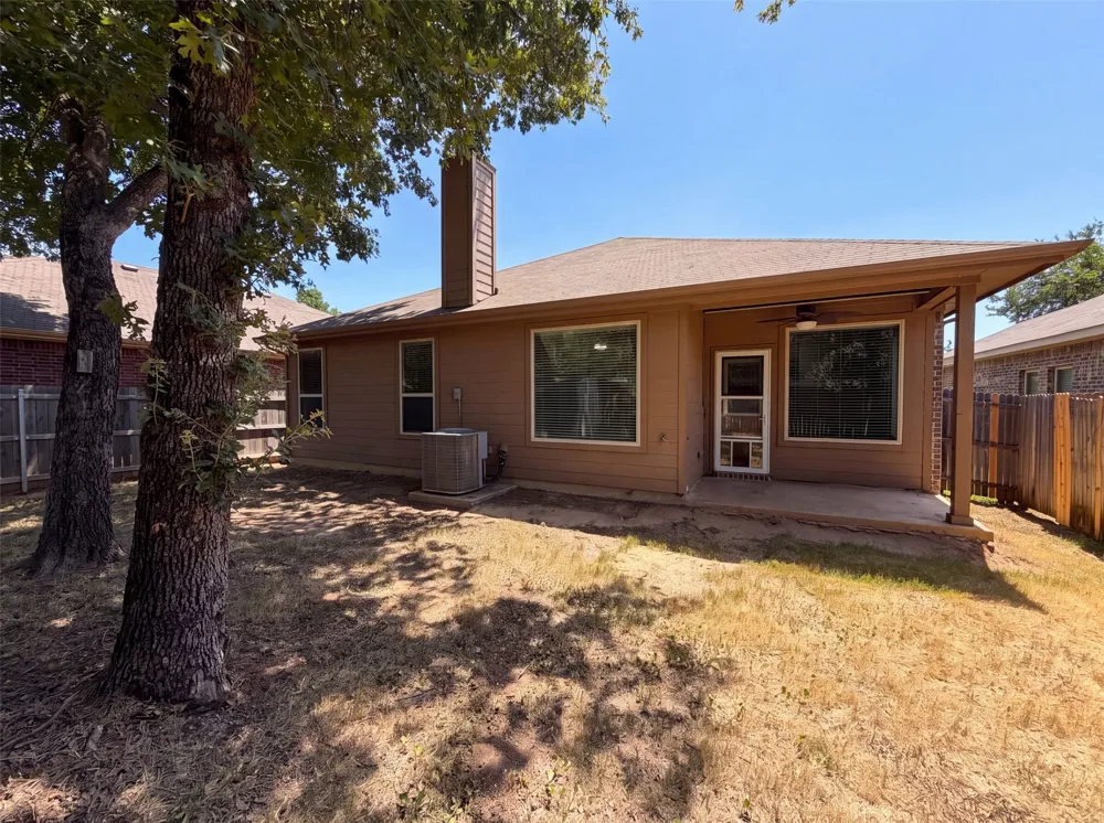 1108 Edgewater Drive Azle, TX 76020