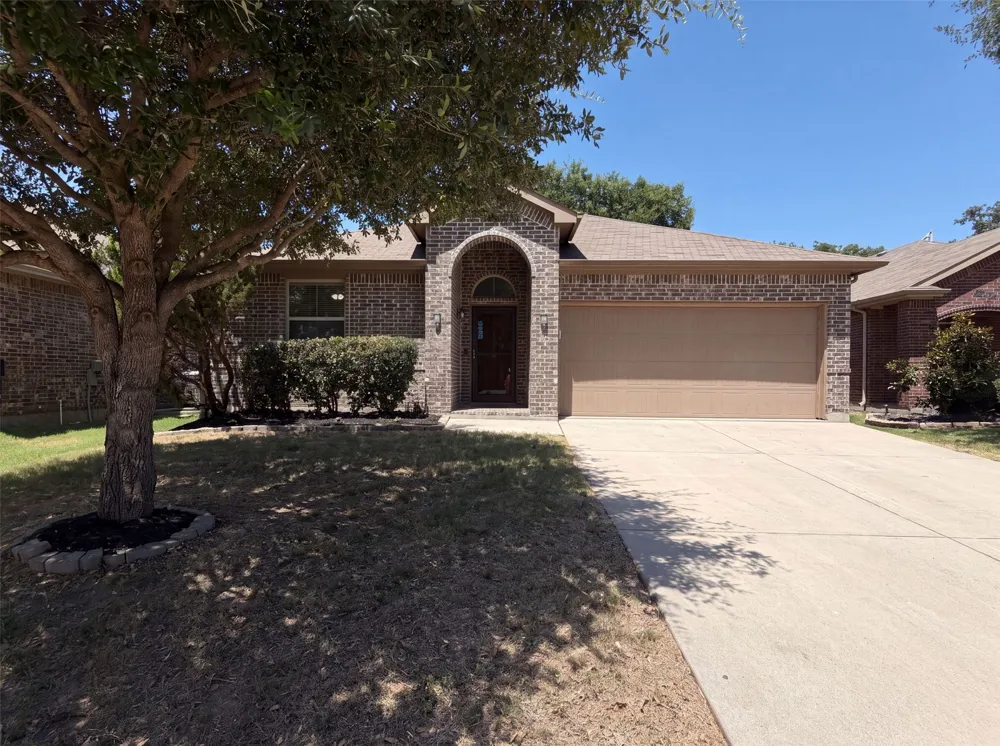 1108 Edgewater Drive Azle, TX 76020