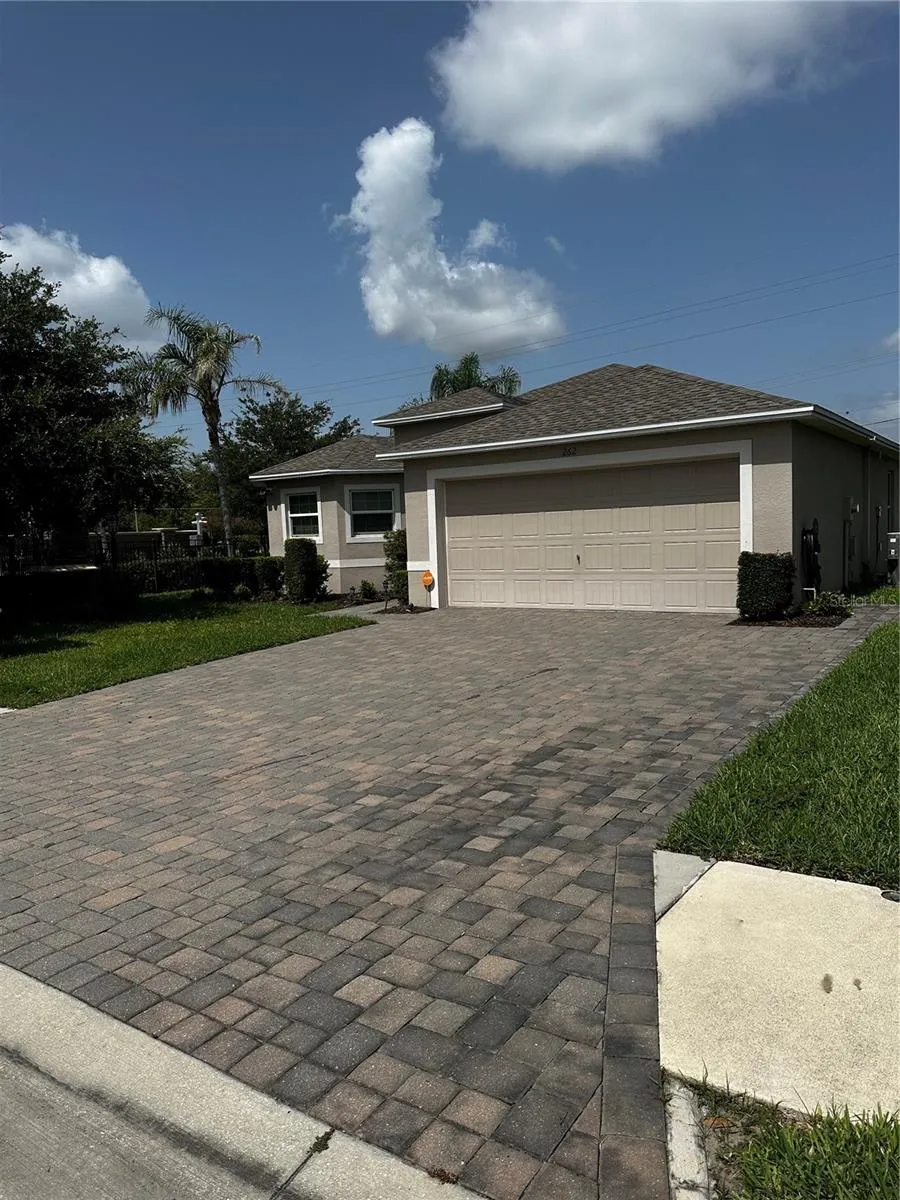 262 LAKE MARIANA PLACE Auburndale, FL 33823