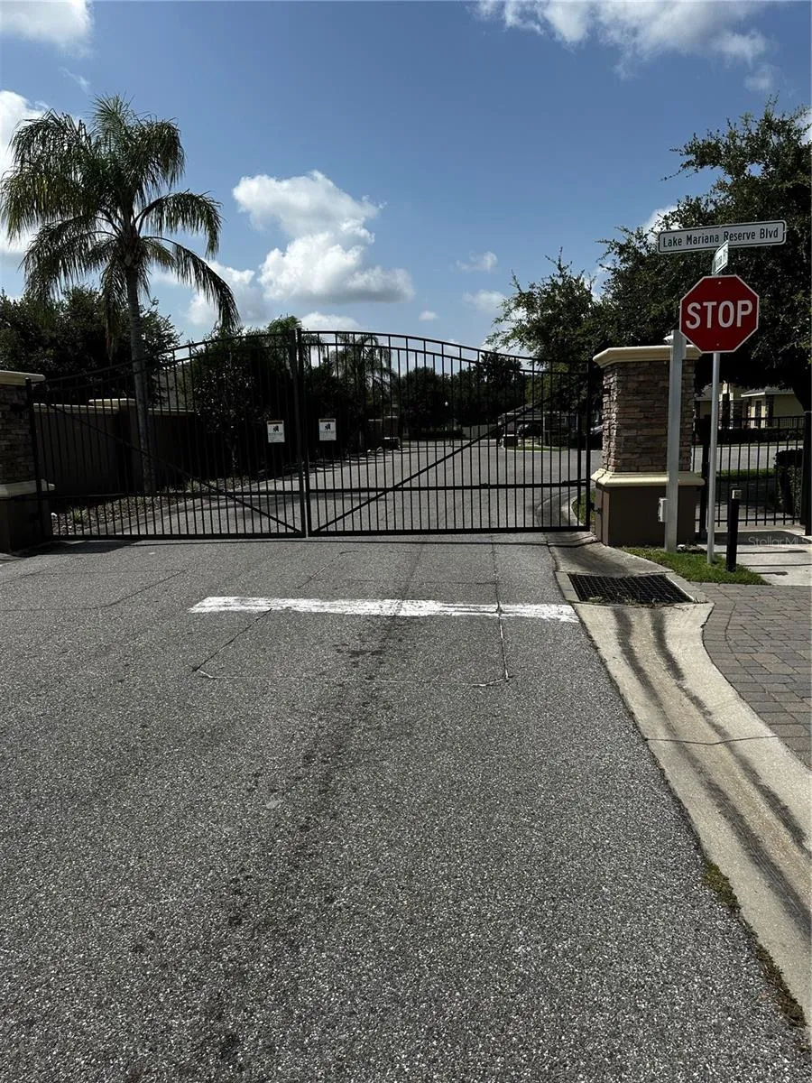 262 LAKE MARIANA PLACE Auburndale, FL 33823