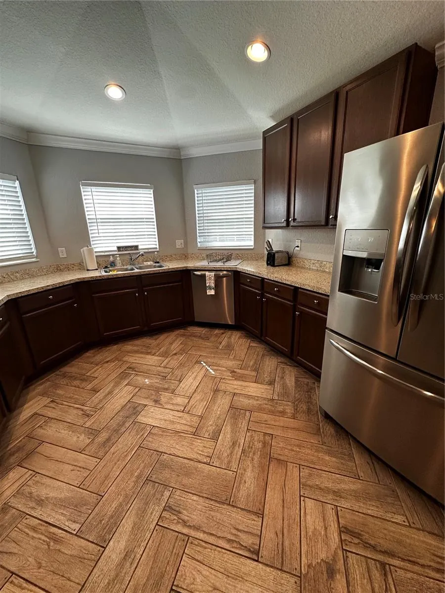262 LAKE MARIANA PLACE Auburndale, FL 33823