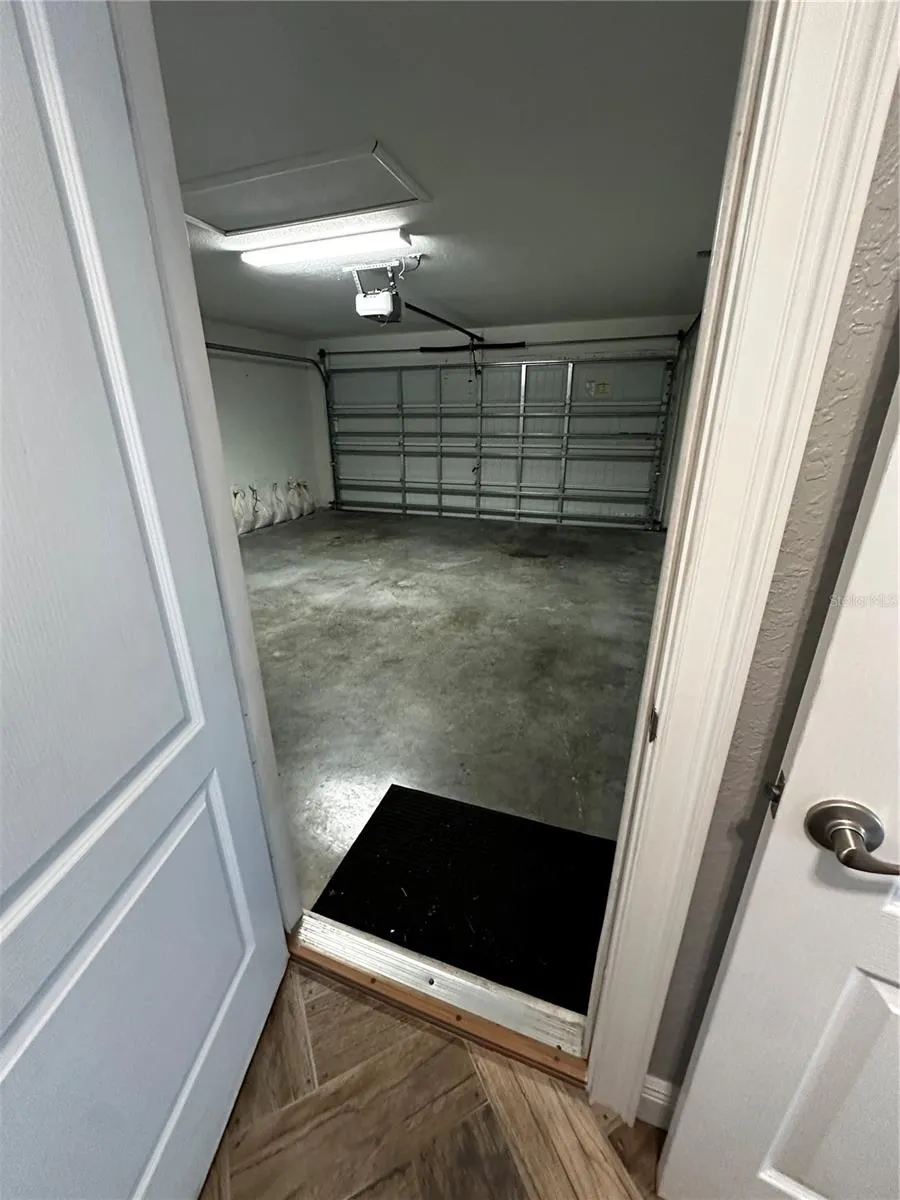 262 LAKE MARIANA PLACE Auburndale, FL 33823