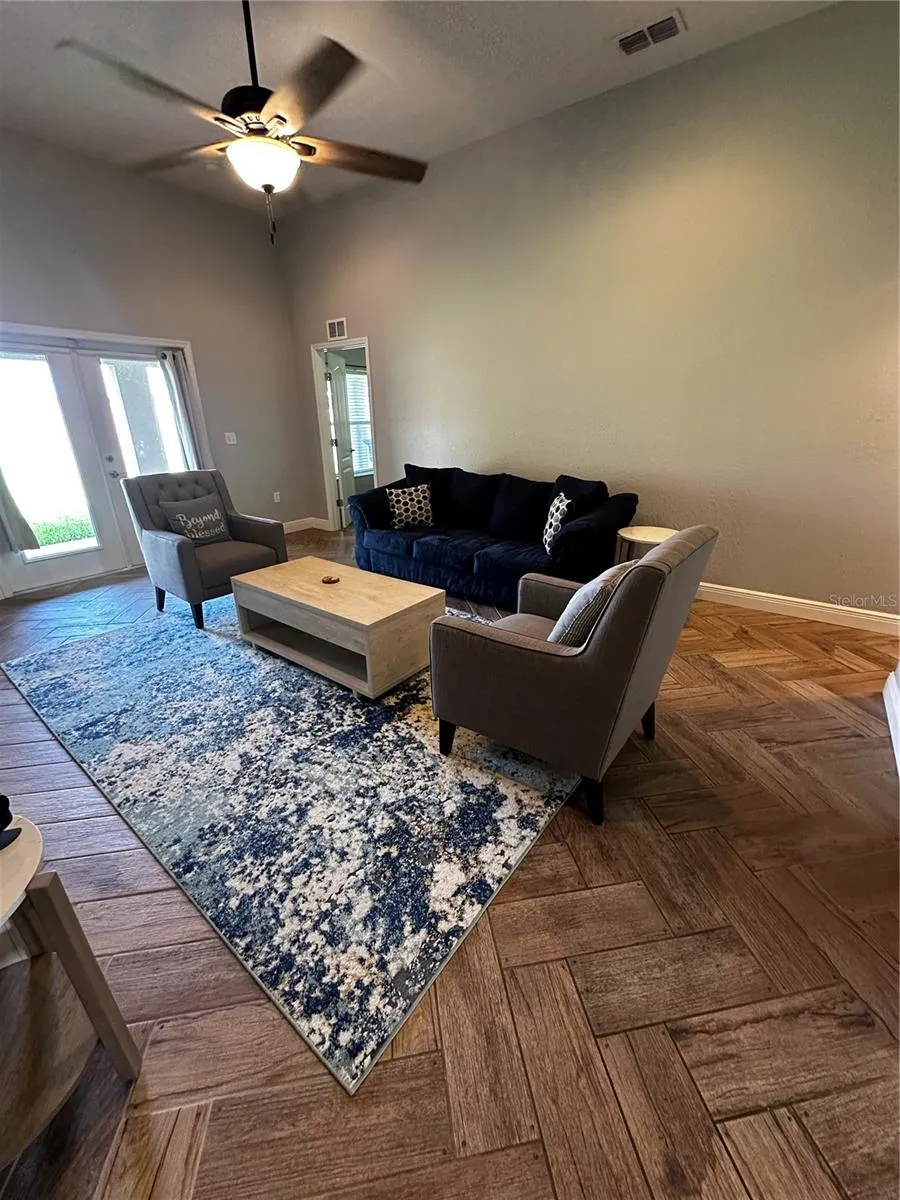 262 LAKE MARIANA PLACE Auburndale, FL 33823