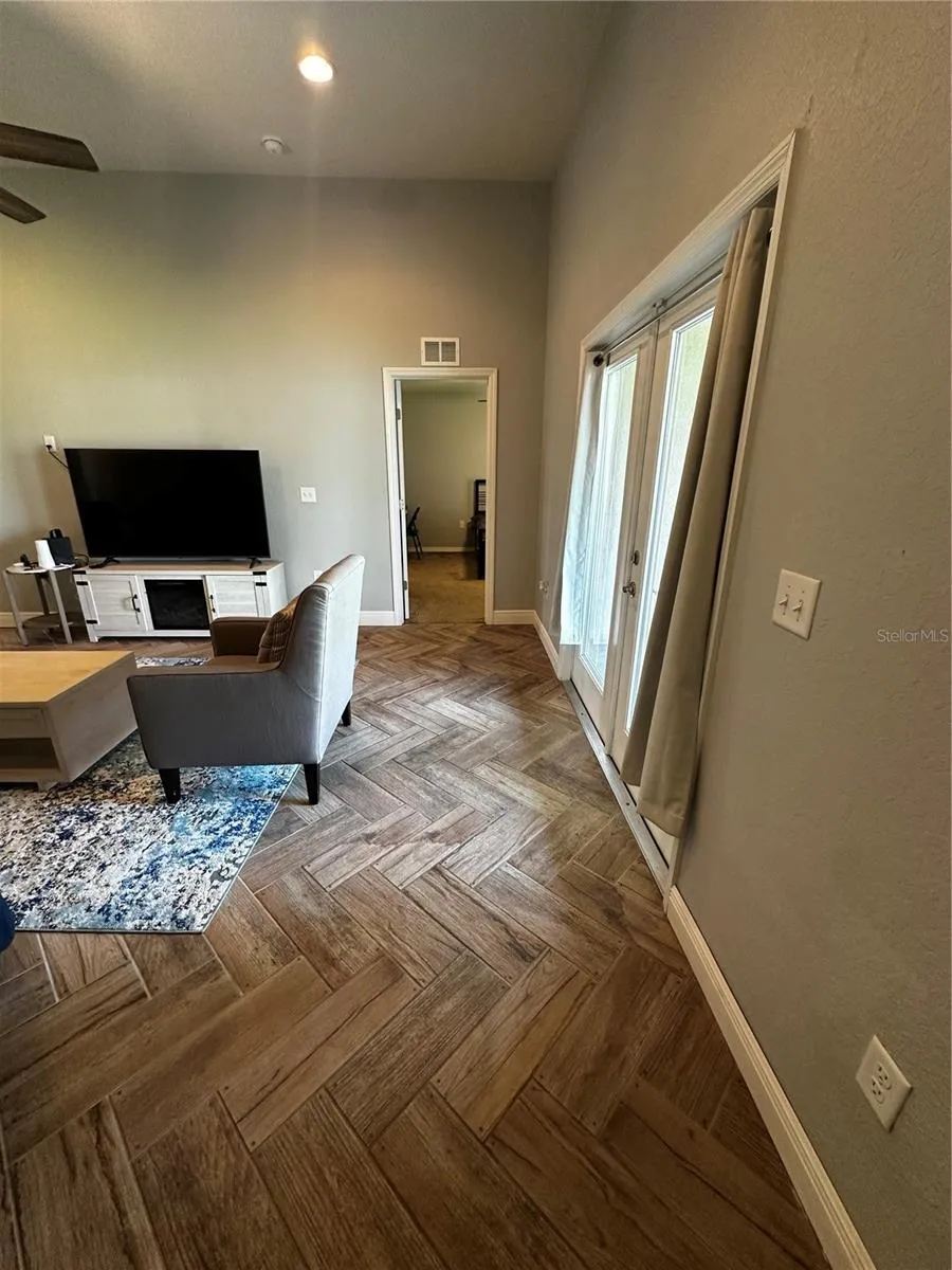 262 LAKE MARIANA PLACE Auburndale, FL 33823