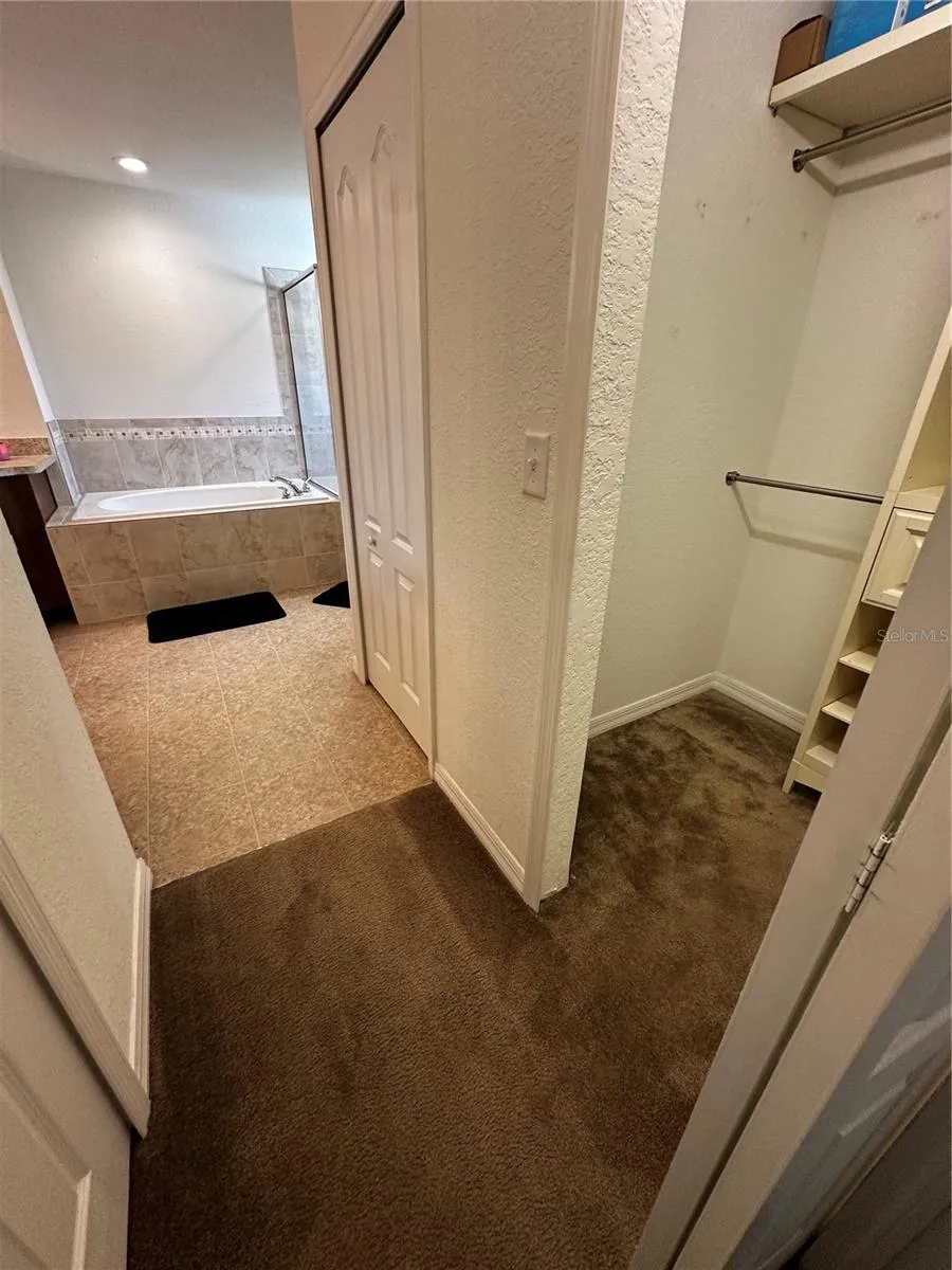 262 LAKE MARIANA PLACE Auburndale, FL 33823