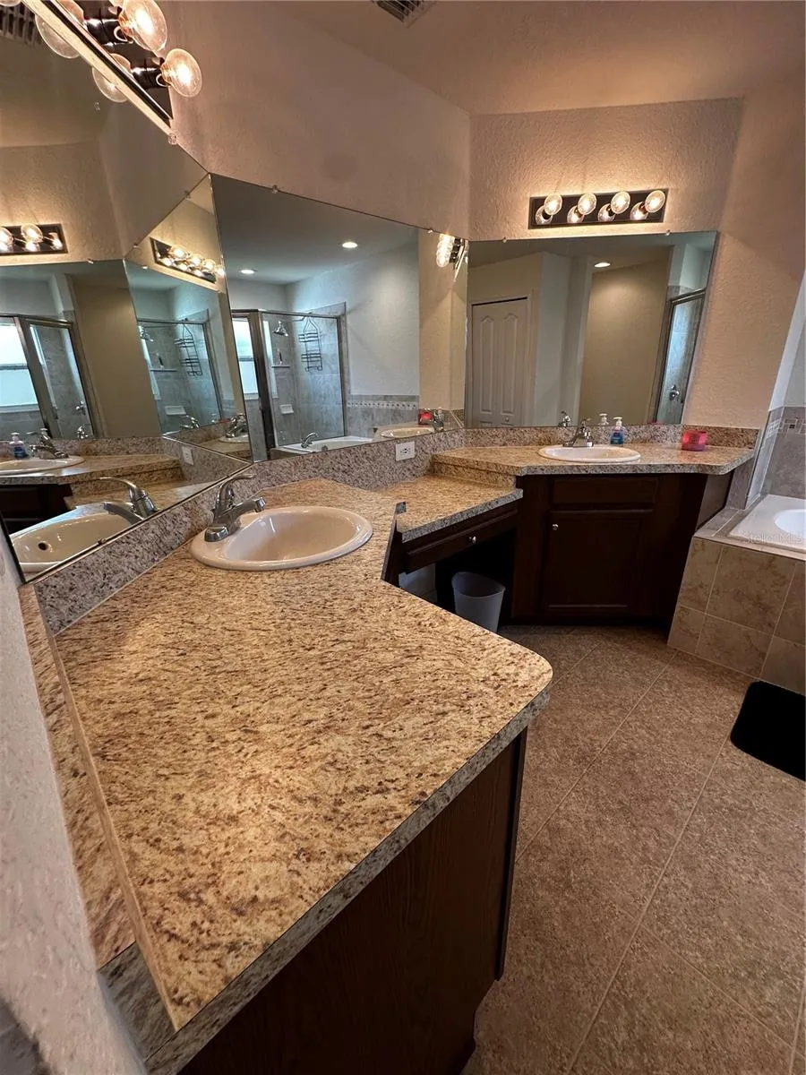 262 LAKE MARIANA PLACE Auburndale, FL 33823