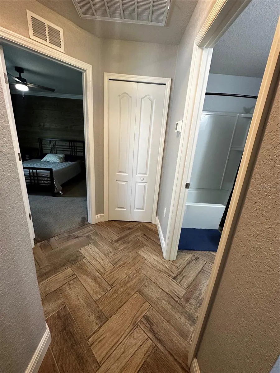 262 LAKE MARIANA PLACE Auburndale, FL 33823