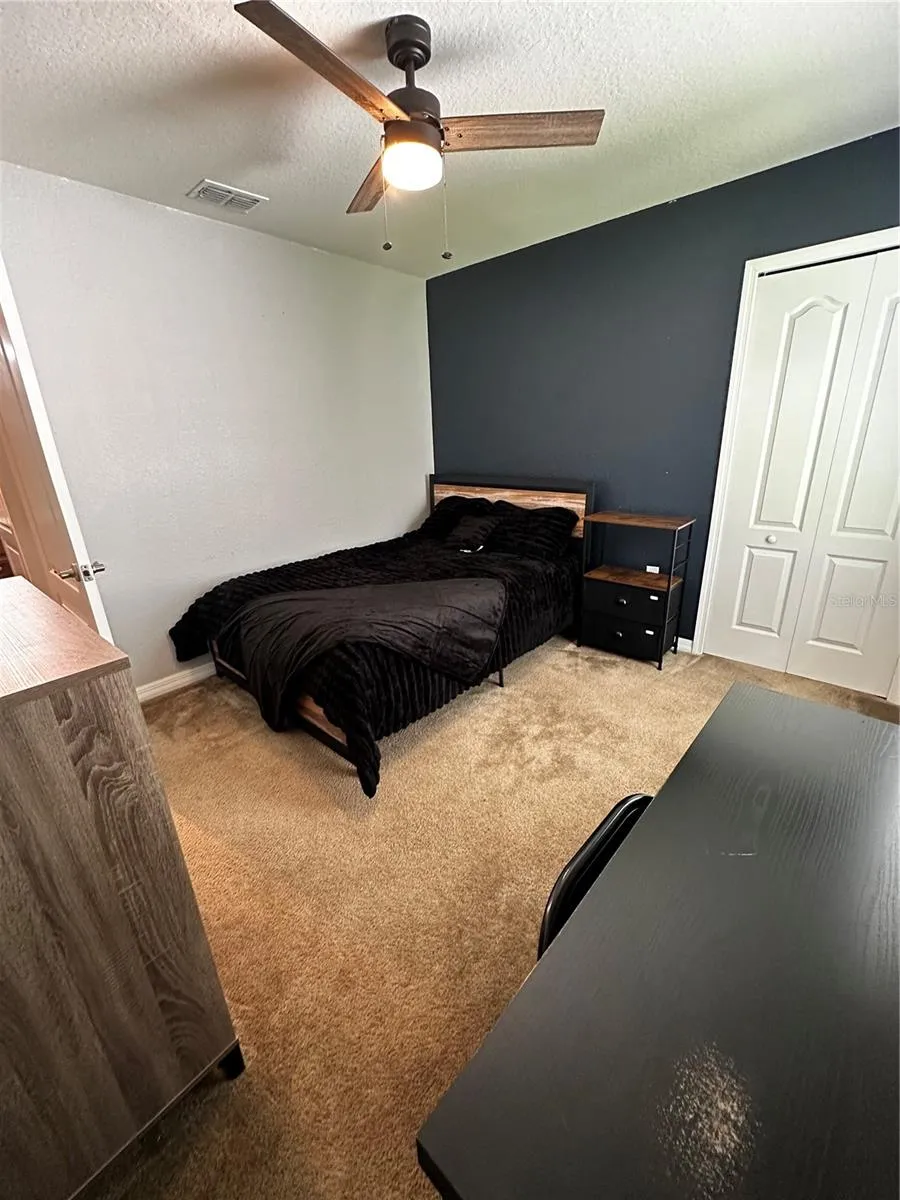 262 LAKE MARIANA PLACE Auburndale, FL 33823