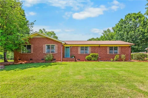 141 Pinelawn Drive