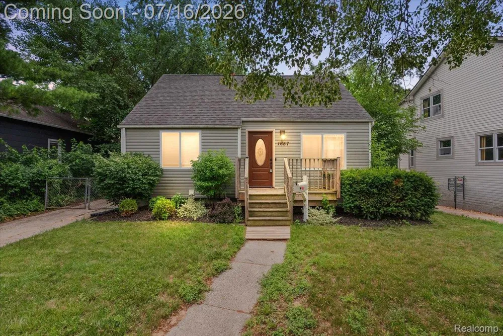 1657 W Troy Street Ferndale City, MI 48220