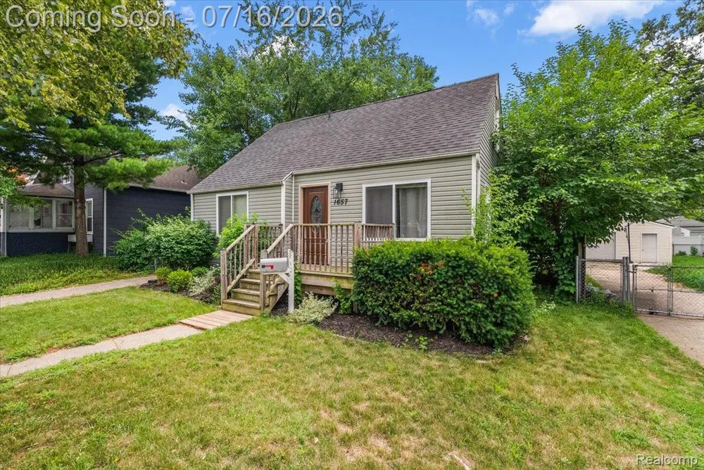 1657 W Troy Street Ferndale City, MI 48220